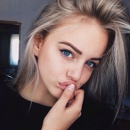 Dunkelhaarige frauen Dunkelhaarige frauen