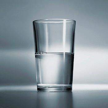 Ist das Glas halb leer oder halb voll?