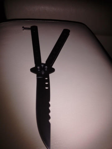 Hier - (Waffen, Messer, gesetzt)