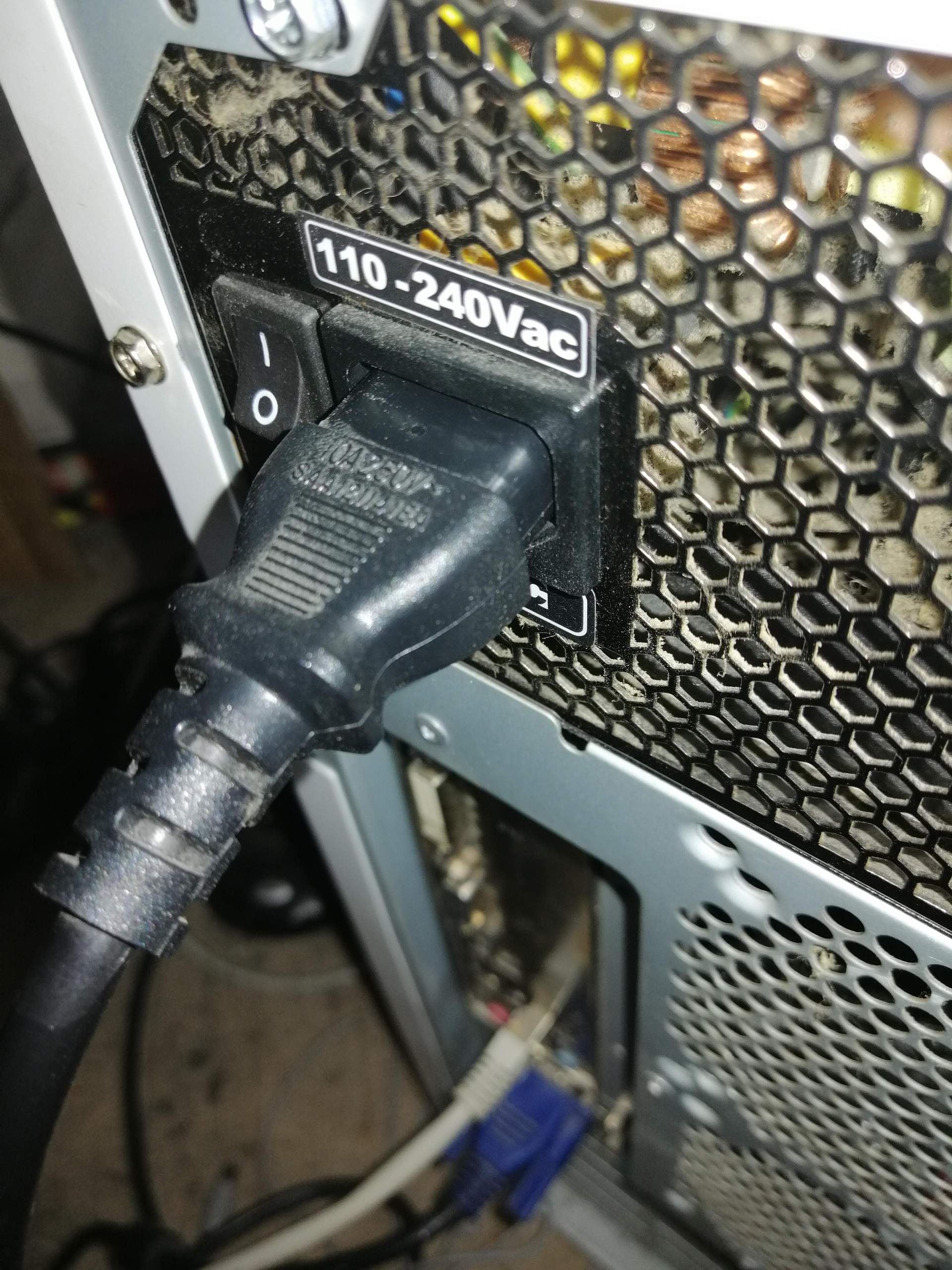 Ist das so normal Kabel? (Computer, Technik, PC)