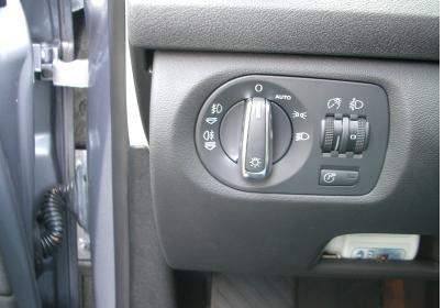CMS Auto-Service - Auto-Tipp 🧐👍 Vorne nur Tagfahrlicht, hinten gar kein  Licht🙈❓❗ Die technische Erklärung➡ Jede Licht-Automatik unterscheidet nur  hell von dunkel. Da es am Tag ja meist hell ist, wird Nebel