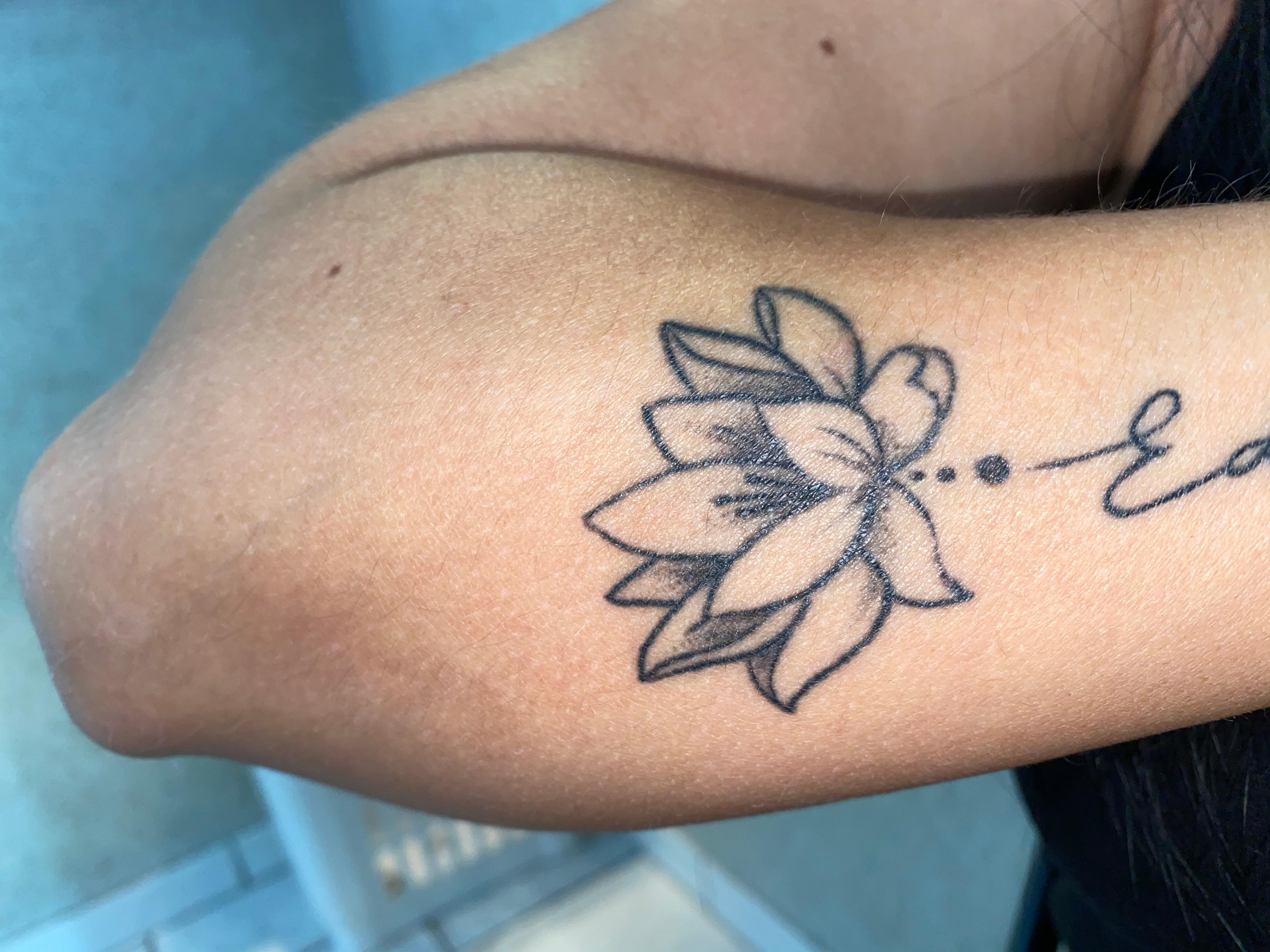 Ist das Tattoo gut gestochen? (Kunst, Tattoostudio, tattoomotiv)