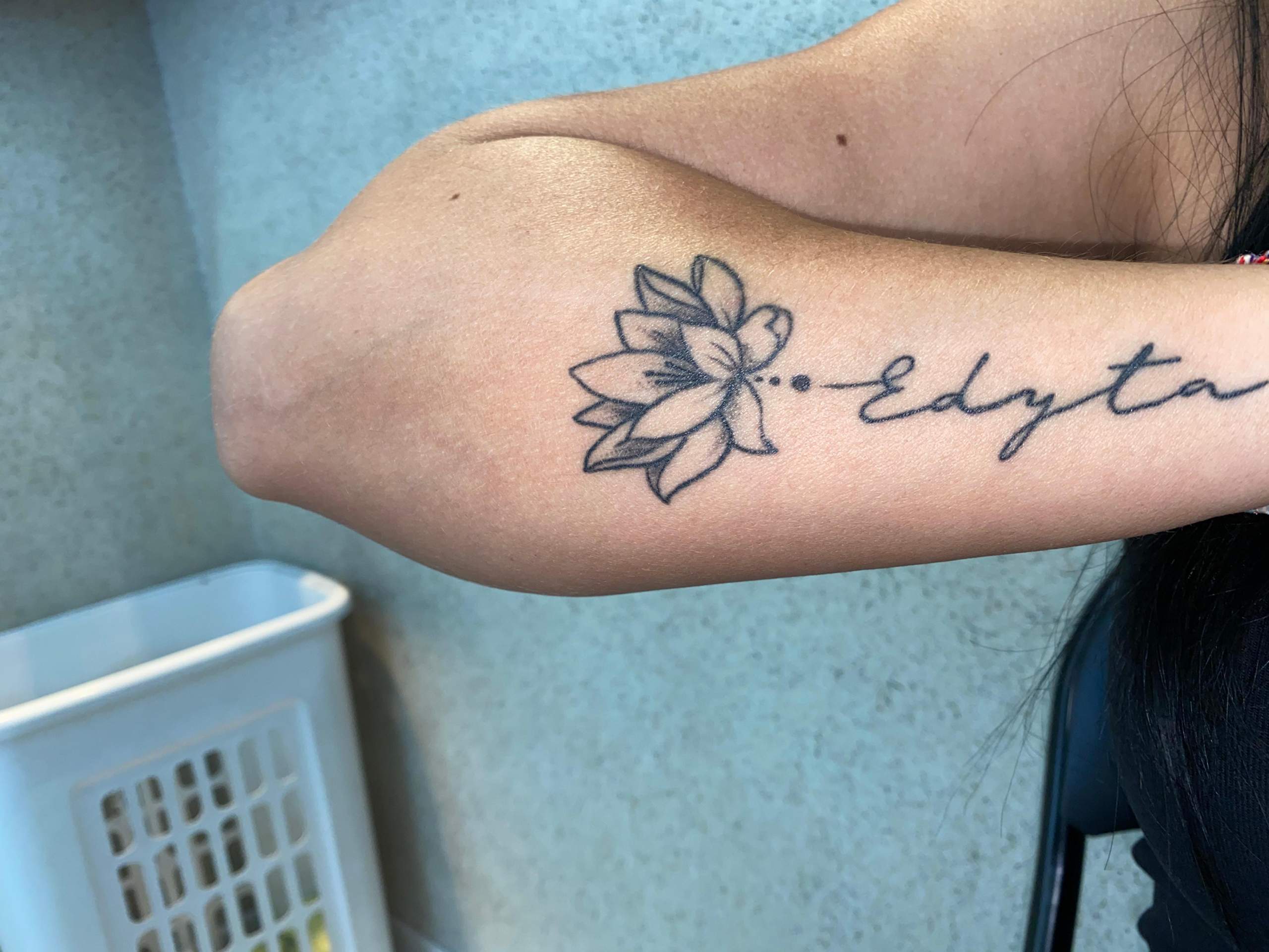 Ist das Tattoo gut gestochen? (Kunst, Tattoostudio, tattoomotiv)