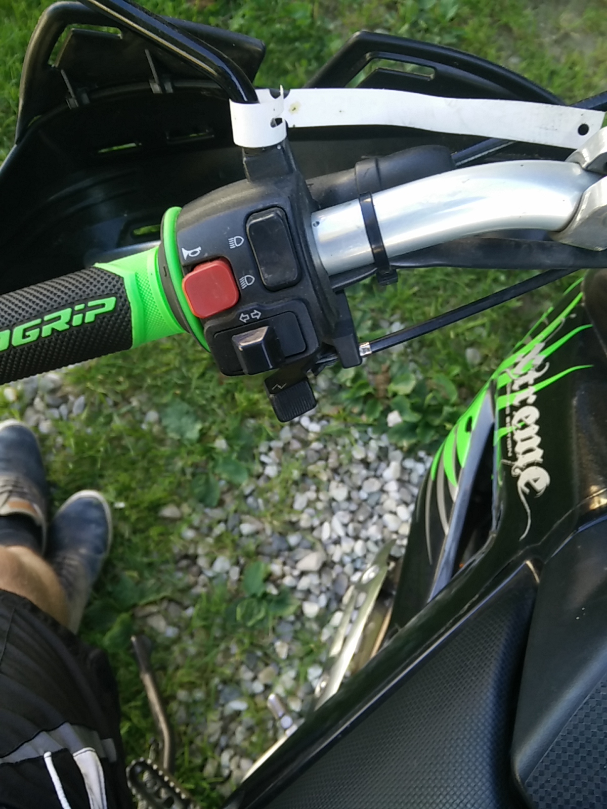 Ist der choke bei meinem Moped draußen oder drinnen? (Motorrad, derbi)