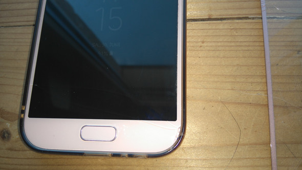 Ist Der Riss Im Display Tief Handy Displayschaden