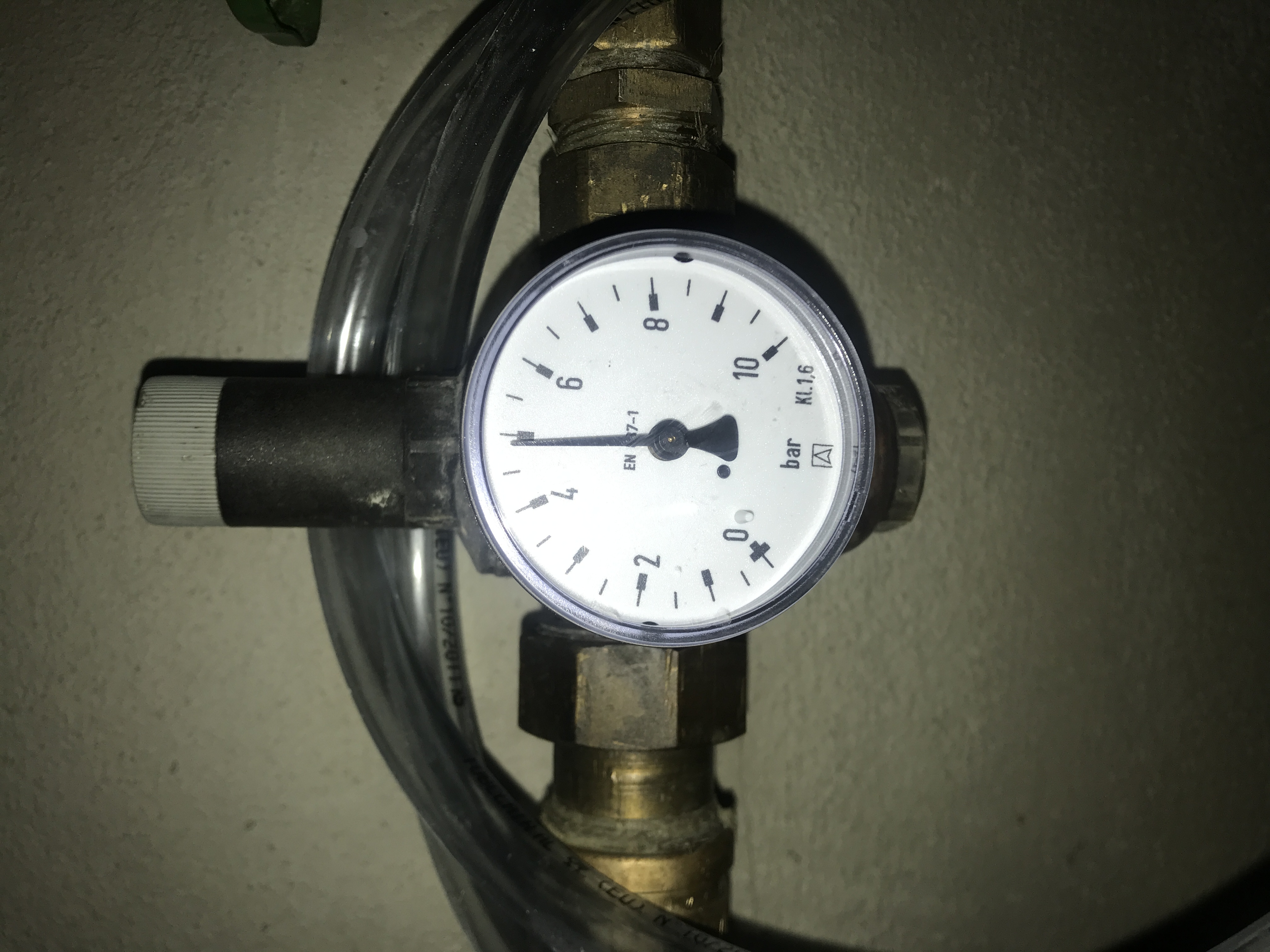 Ist der Wasserdruck hier hoch? (Heizung, Wasserleitung)