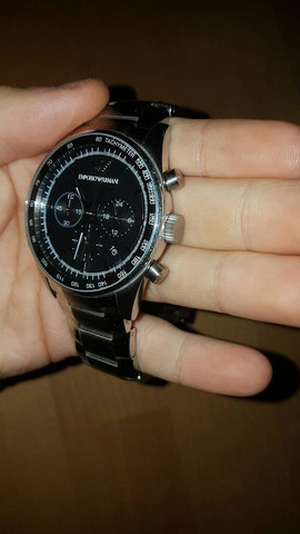 Ist die Armani Uhr gefälscht oder original danke im Voraus?