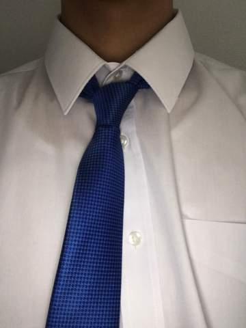 Ist die Krawatte richtig gebunden?