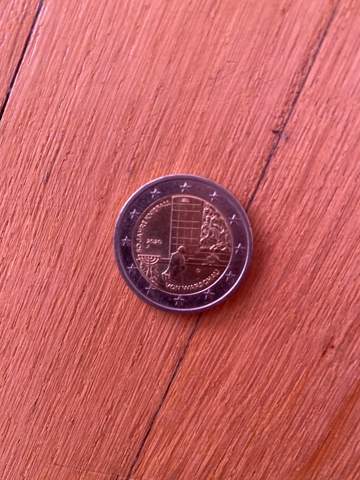 Ist diese 2 Euro Münze etwas wert?