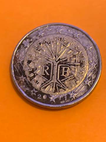 - (Geld, Wert, Münzen)