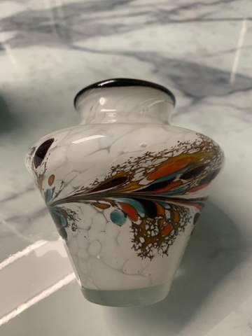 Ist diese alte  Vase etwas wert?