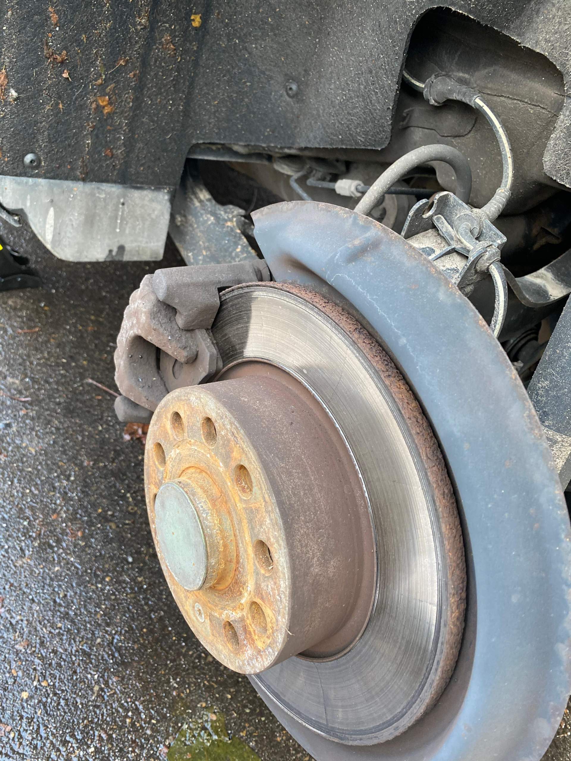 Woran Merkt Man Das Die Bremsen Abgefahren Sind Ist diese Bremsscheibe schon abgefahren, woran erkennt man das, an den
