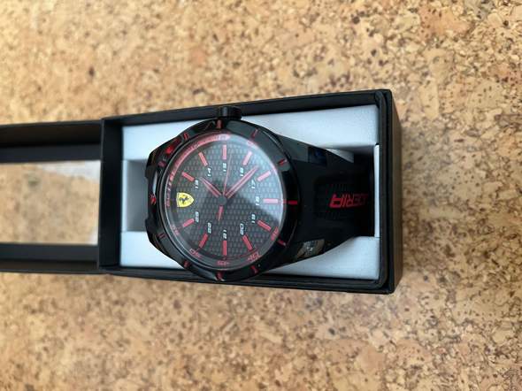 Ist diese Ferrari Uhr echt?
