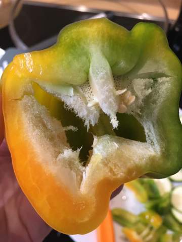 Ist diese Paprika normal?