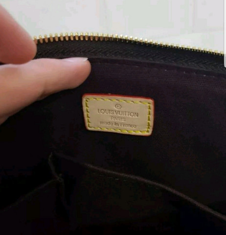 - (Mode, Meinung, Fake)