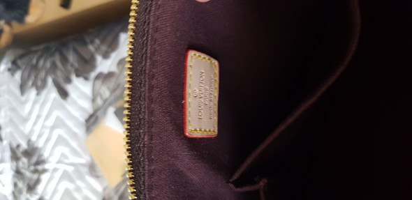 - (Mode, Meinung, Fake)