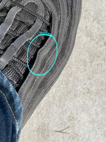 Ist dieser Knick ein Grund die Schuhe umzutauschen der geht mir schon ziemlich auf die Nerven ich habe die Schuhe seit ein Monat?