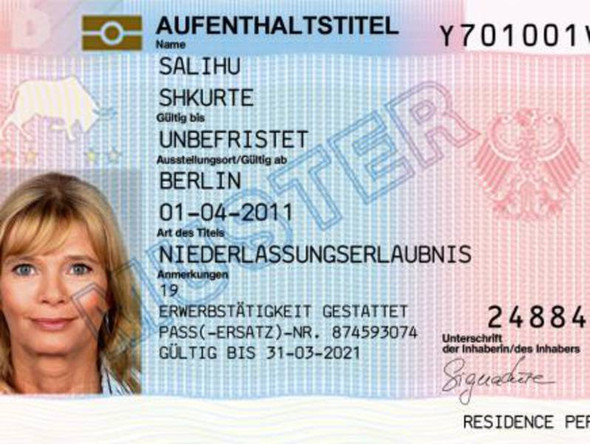 aufenthaltstitel (das ist ein seperates Dokument & gehört auch zum Reiseausweis) - (Deutschland, Gesetz, Bank)