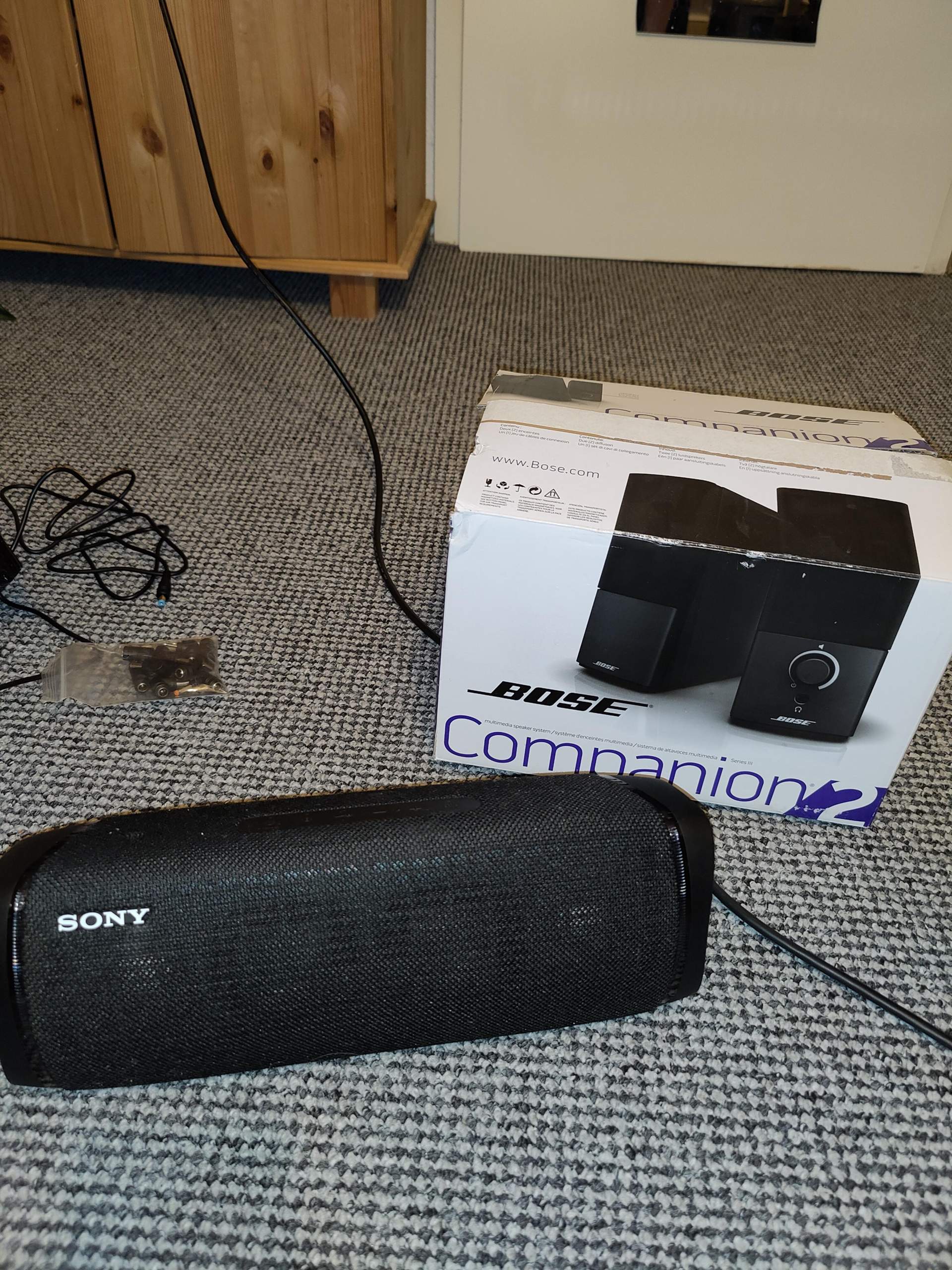 Boxen Mit Cinch Anschluss An Fernseher Ist es möglich 2 Musik Boxen gleichzeitig, vom Fernseher, mit aux zu