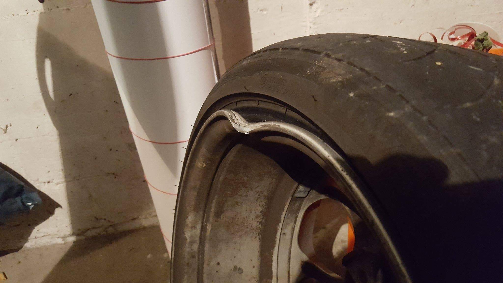 Ist es möglich solchen schaden an der Felge zu Reparieren? (Auto ...