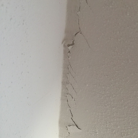 Ist Es Normal Dass Der Putz Am Neubau Stark Brockelt Haus Bau Hausbau