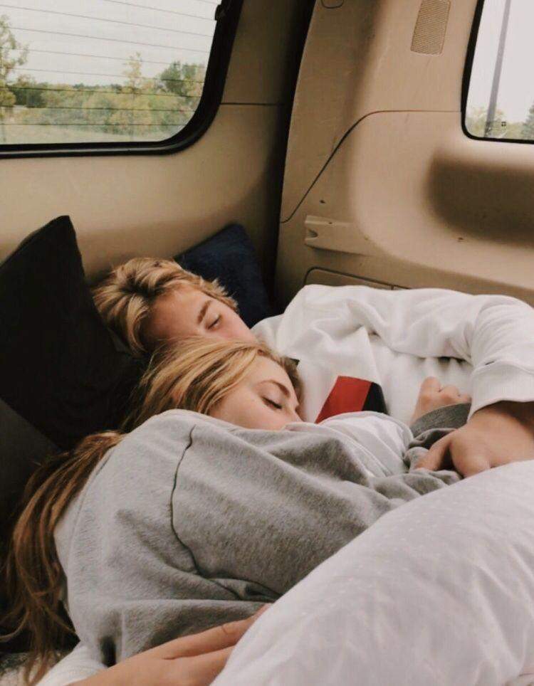 Ist es normal so mit der besten Freundin zu kuscheln? (Liebe und Beziehung, Freundschaft, beste