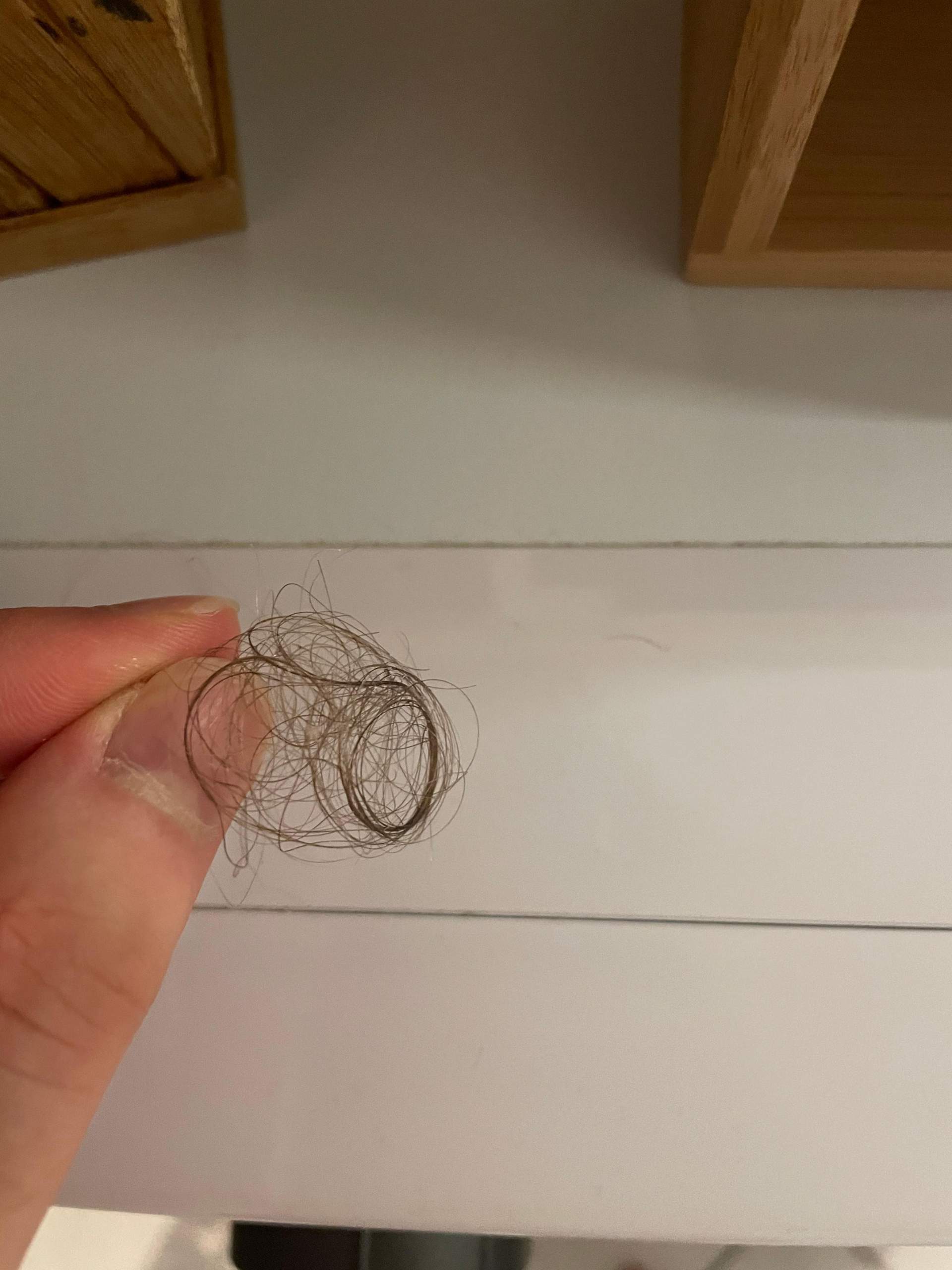 Wie Viele Haare Verliert Man Beim Duschen ist es normal so viele haare beim duschen zu verlieren? (Pflege