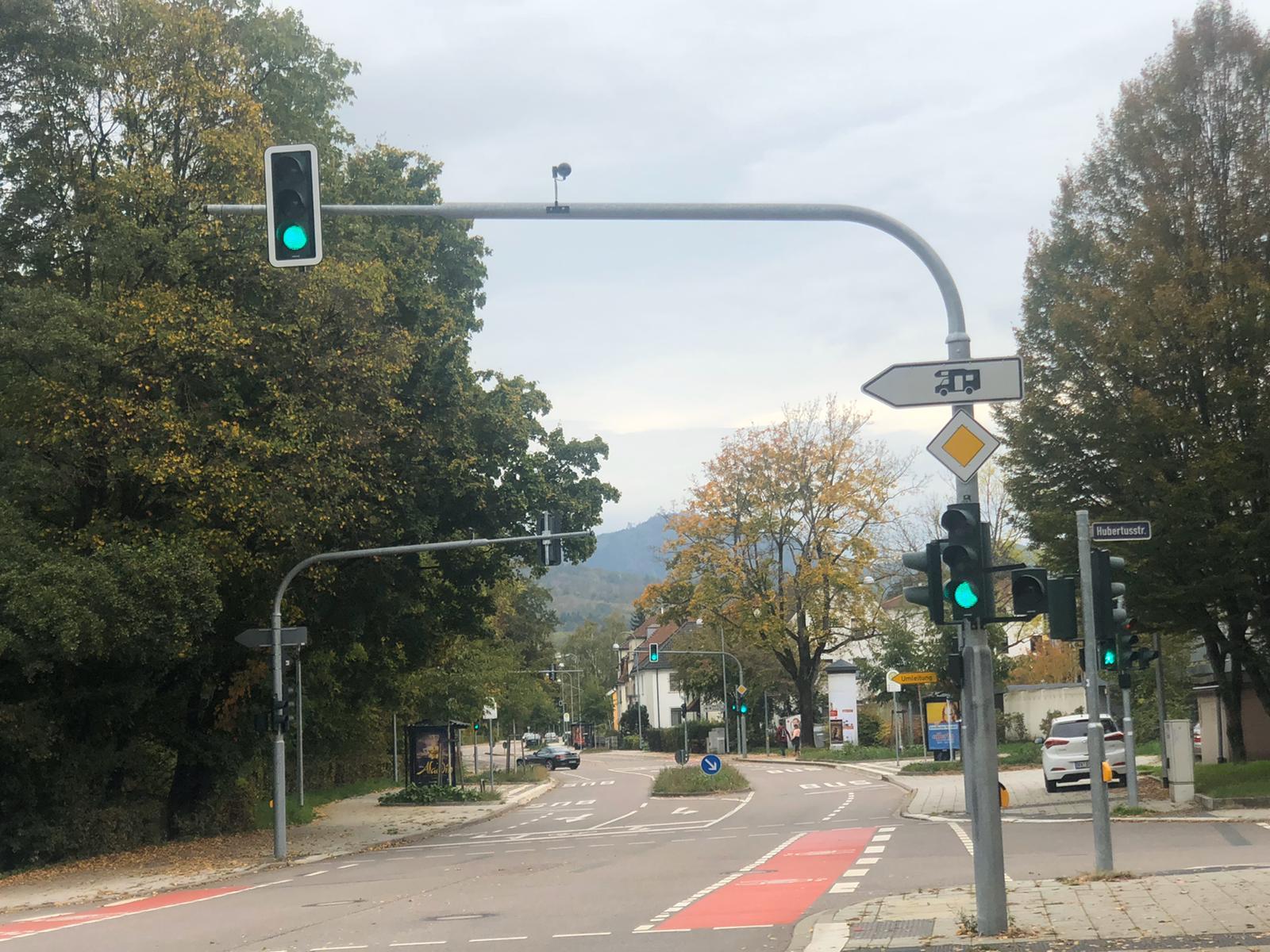 Ist Hier Ein Blitzer Denn Ich Eventuell Nicht Sehe Auto Und Motorrad Roller Autofahren
