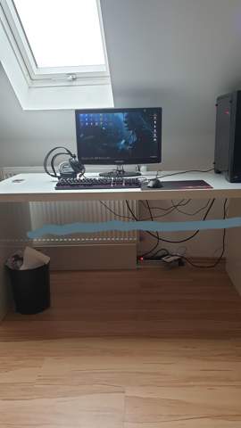 Ist Mein Tisch Stabil S Foto Computer Technik Technologie