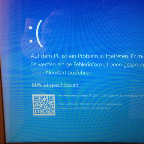 Auf dem PC ist ein Problem aufgetreten. Er muss neu gestartet werden. - (Computer, PC, Windows)