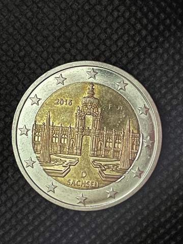 Ist von den 2 Euro Münzen eine wertvoll?