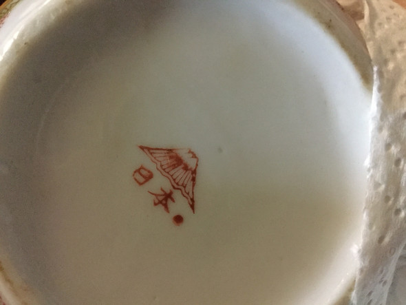 Schriftzeichen auf der Unterseite des Geschirrs - (Japan, Japanisch, alt)