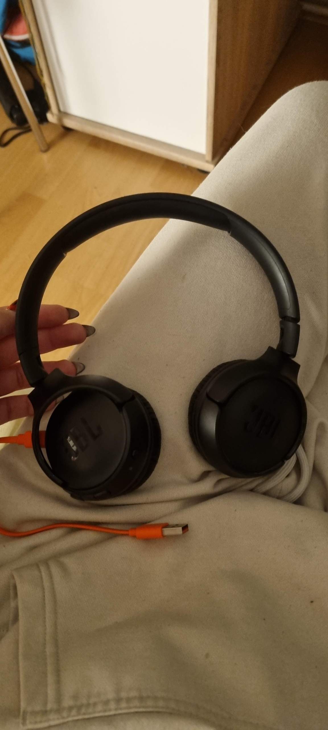 jbl Kopfhörer blinken rot? (Audio, Kabel, Bluetooth)
