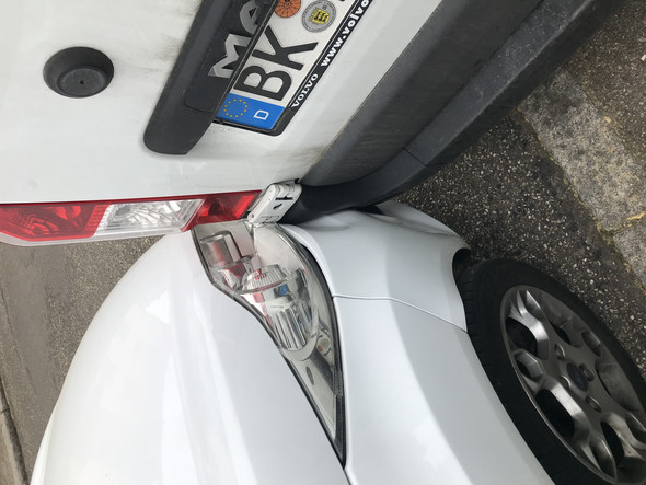 Jemand Ist Mir Ins Auto Gefahren Wie Geht Es Weiter Auto Und Motorrad Versicherung Unfall