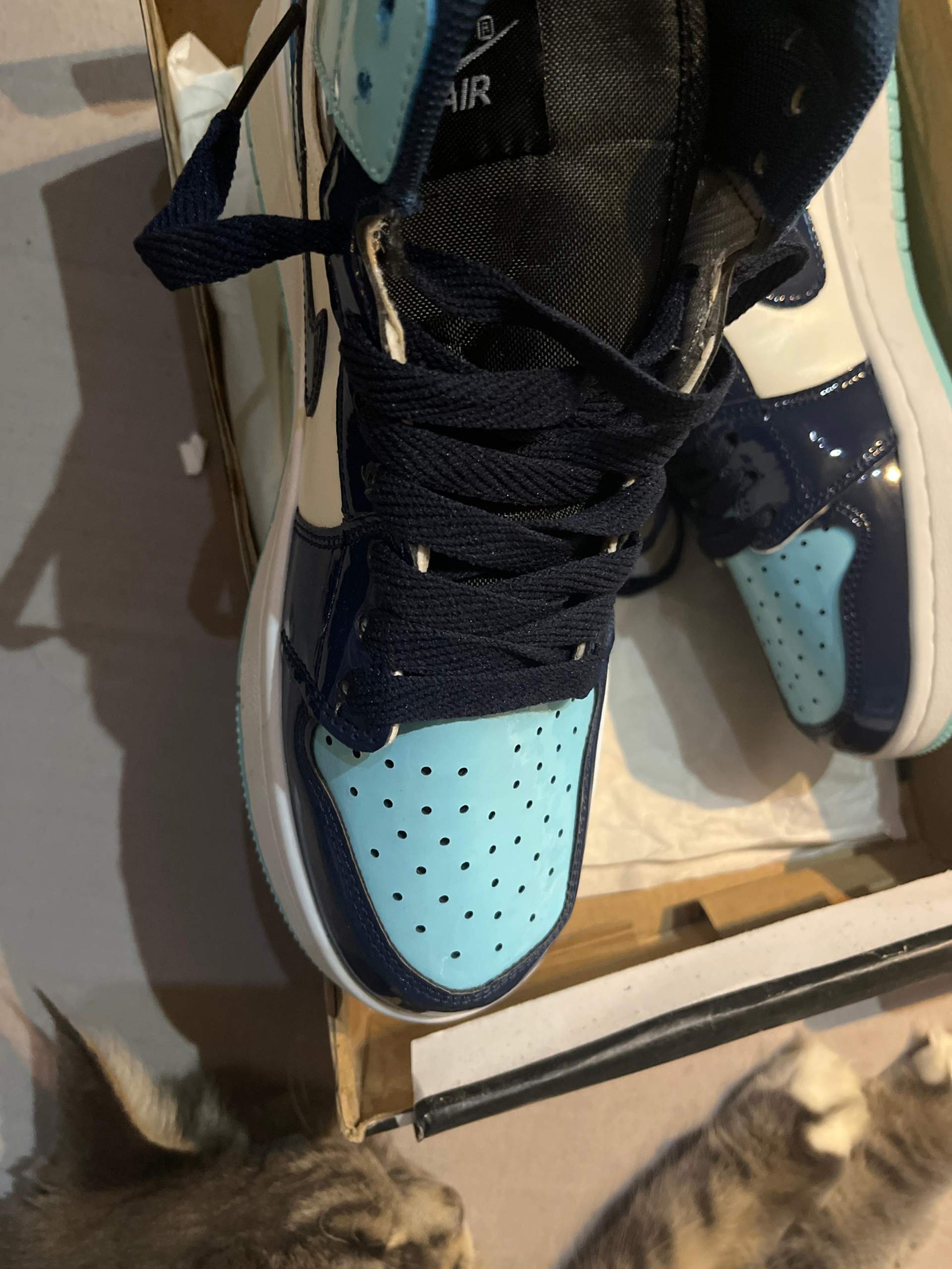 how to tell if jordan 1 blue chill are fake