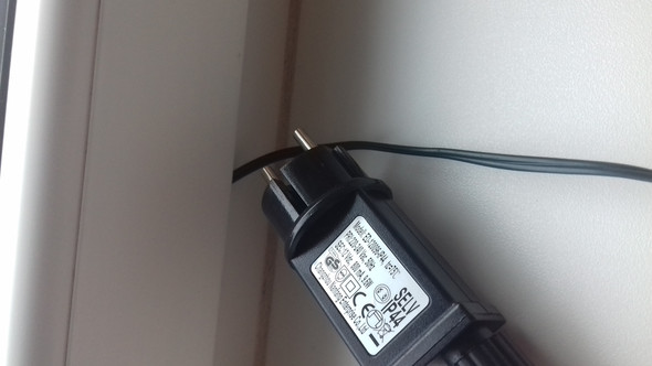 kabel unter dem fenster strom spannung