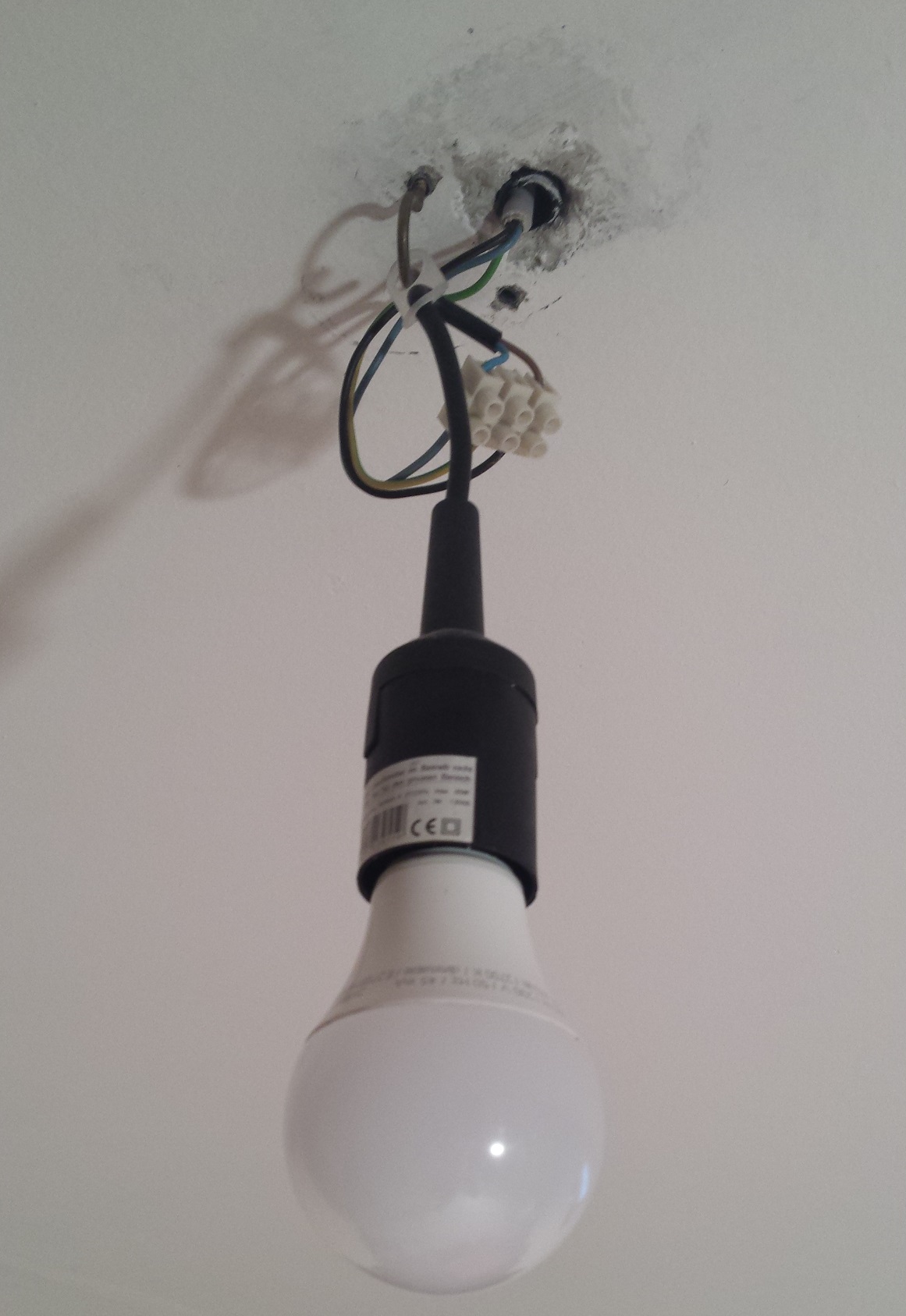 Kabel von Deckenlampe verstecken? (Technik, Technologie, Licht)