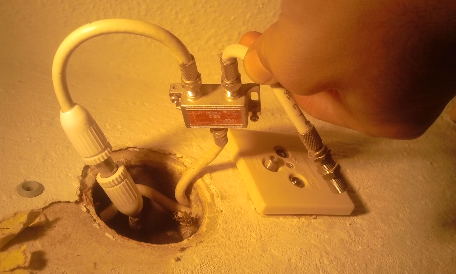 Kabelfernsehen Satelittenempfang oder unitymedia (TV, Kabel) Kabelfernsehen Satelittenempfang oder unitymedia (TV, Kabel)