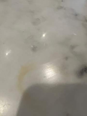 Kaffe Flecken aus Marmor Tisch entfernen?