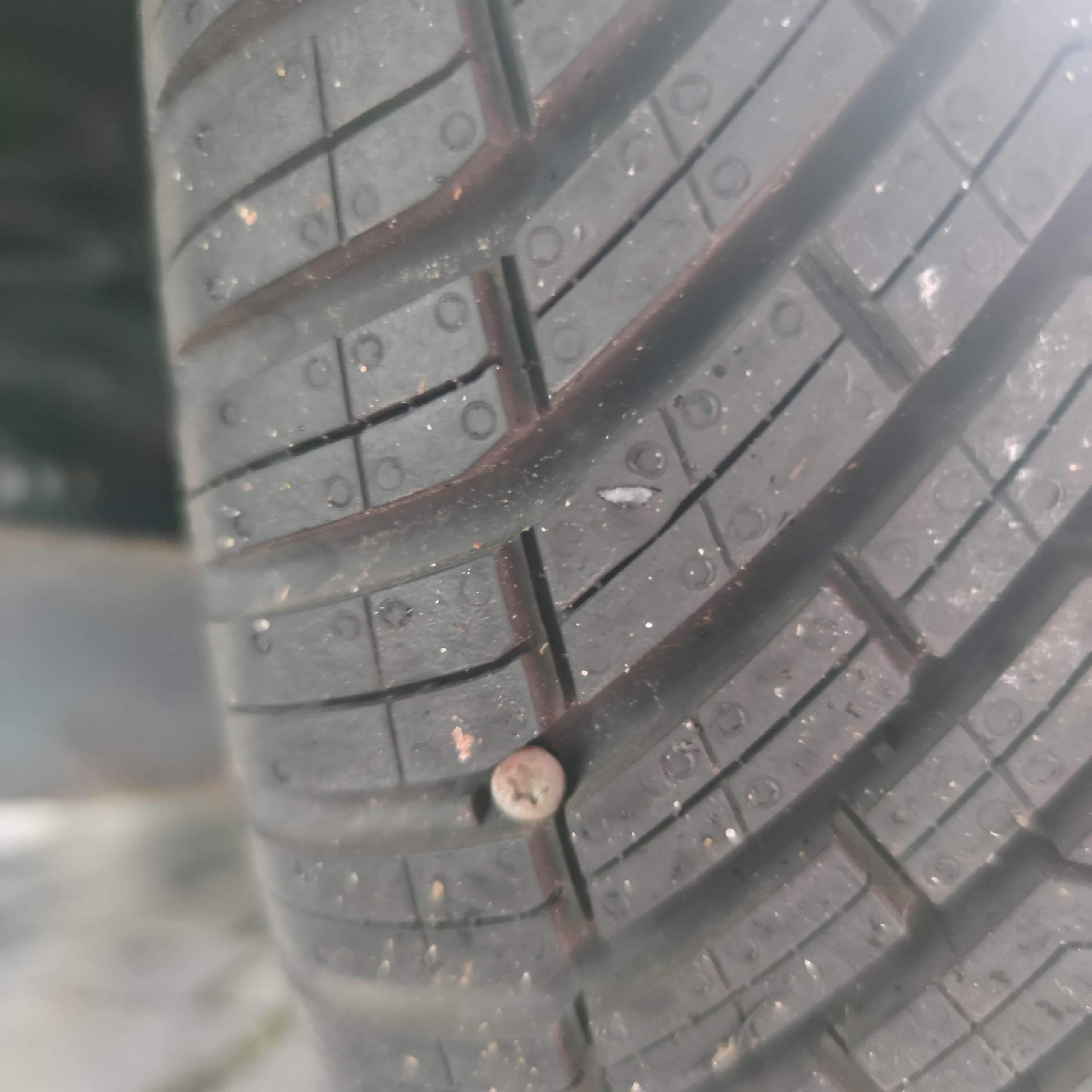 Schraube Im Reifen Absicht Oder Zufall
