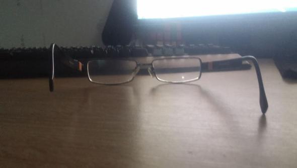 Links verbogen - (Brille, Optiker)