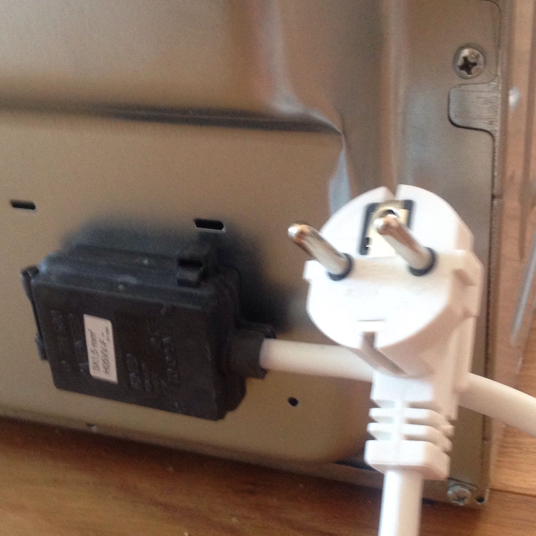 Kann ein Ofen mit 230V Stecker auch an den Herdstromanschluss