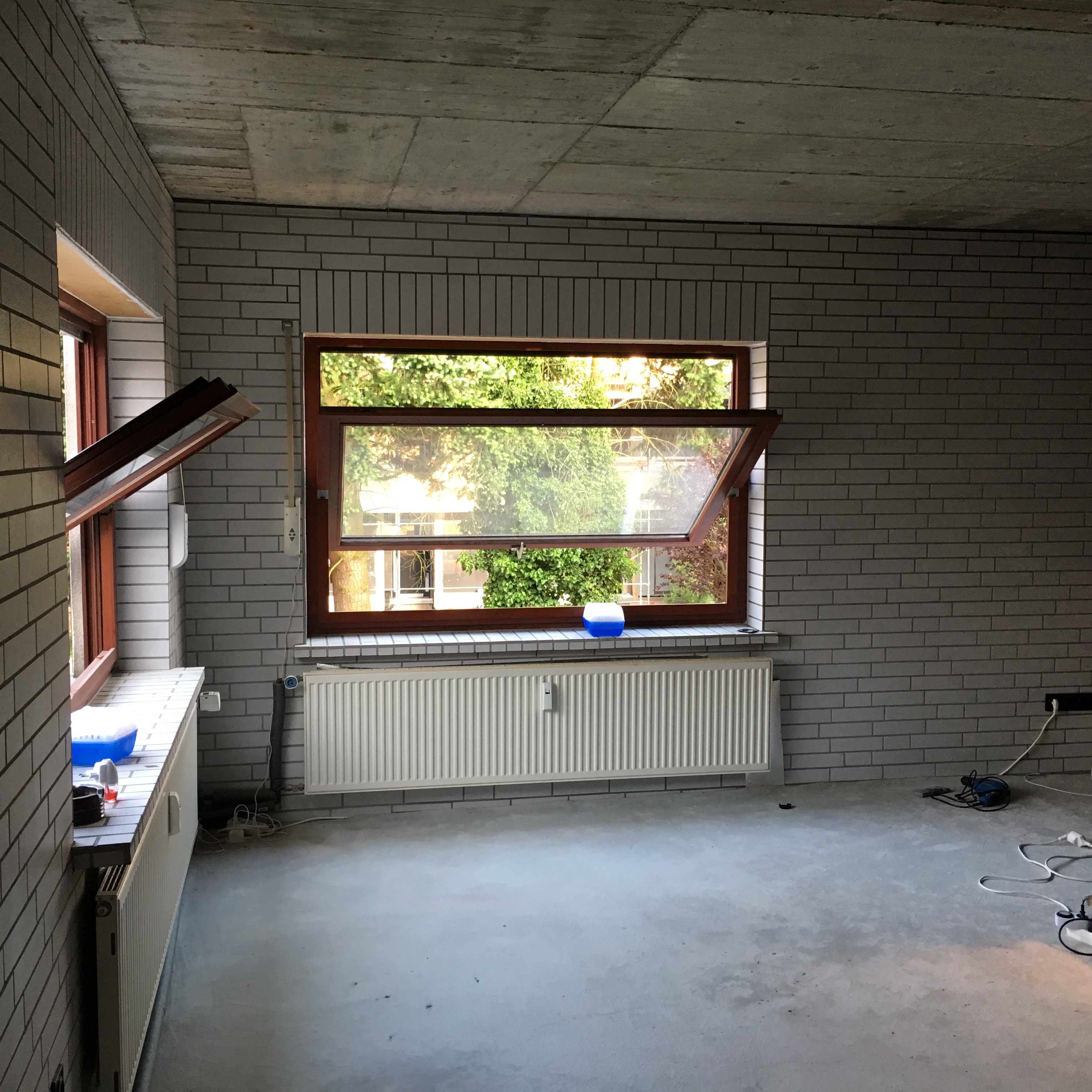 Kann ein Raum, wo an den Wände bis zur Decke Fliesen verlegt wurden