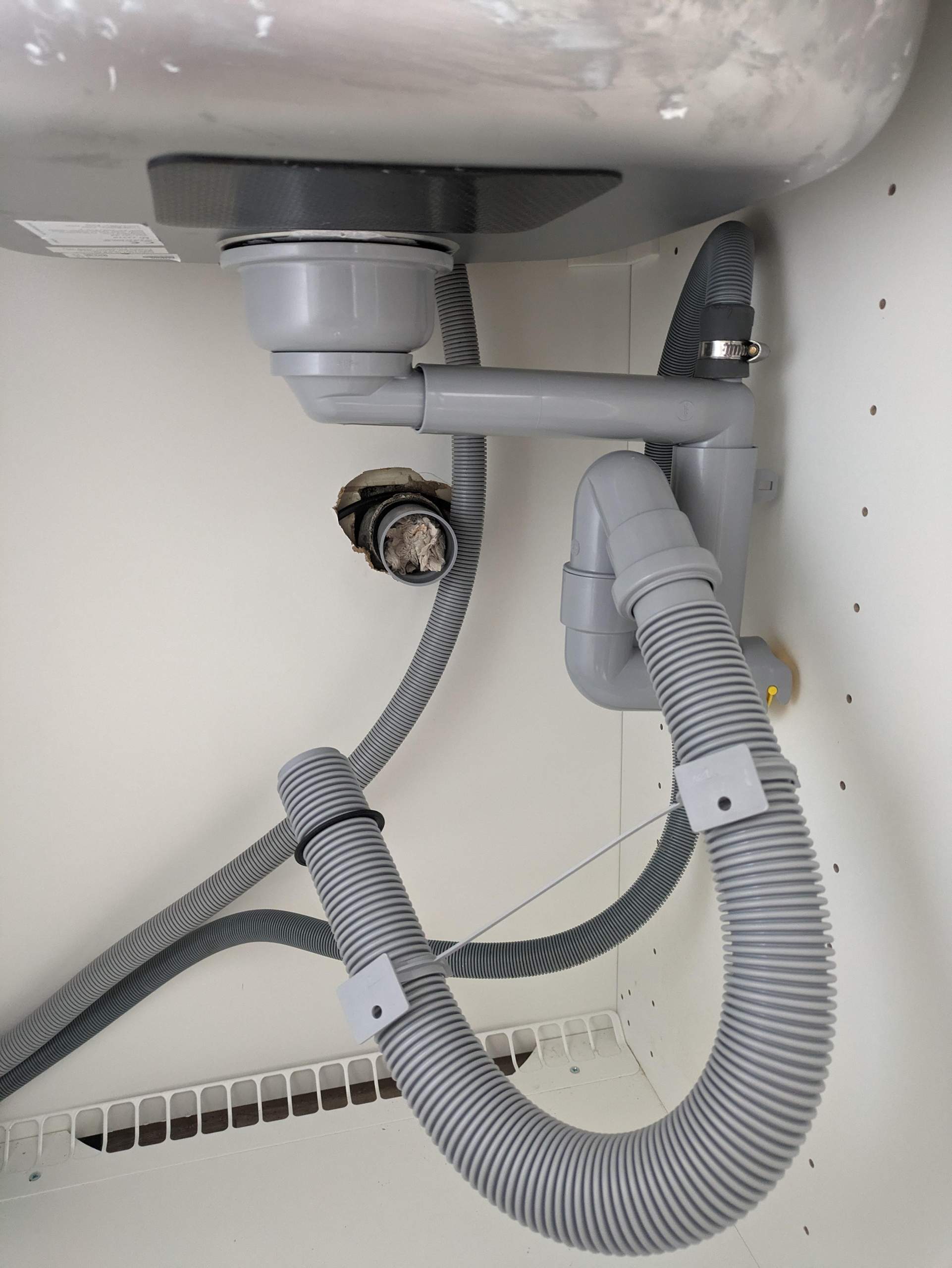 Kann ich den Abfluss vom Spülbecken auch so anschließen? (Küche ...