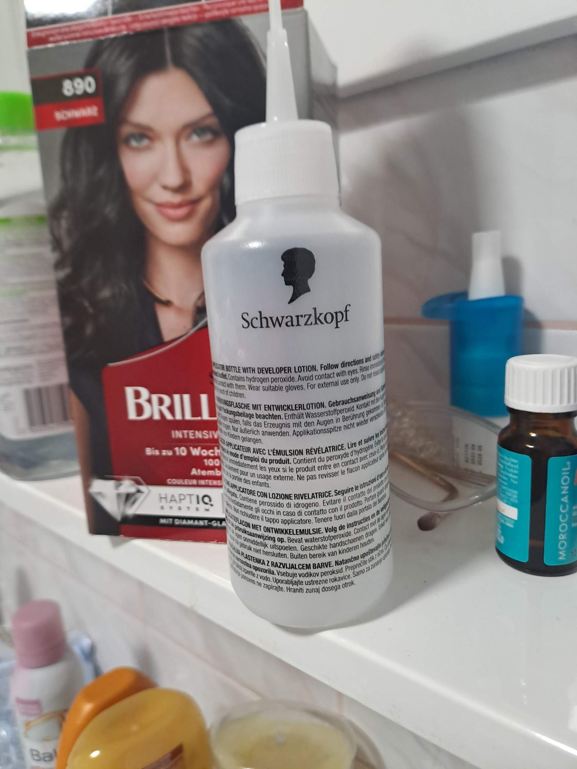 Kann ich den Entwickler mit Bleichmittelpulver mischen? (Haarfarbe