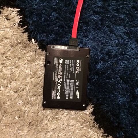 Kann Ich Die Ssd So An Meinen Pc Anschliessen Oder Braucht Sie Noch Strom Vom Netzteil Computer