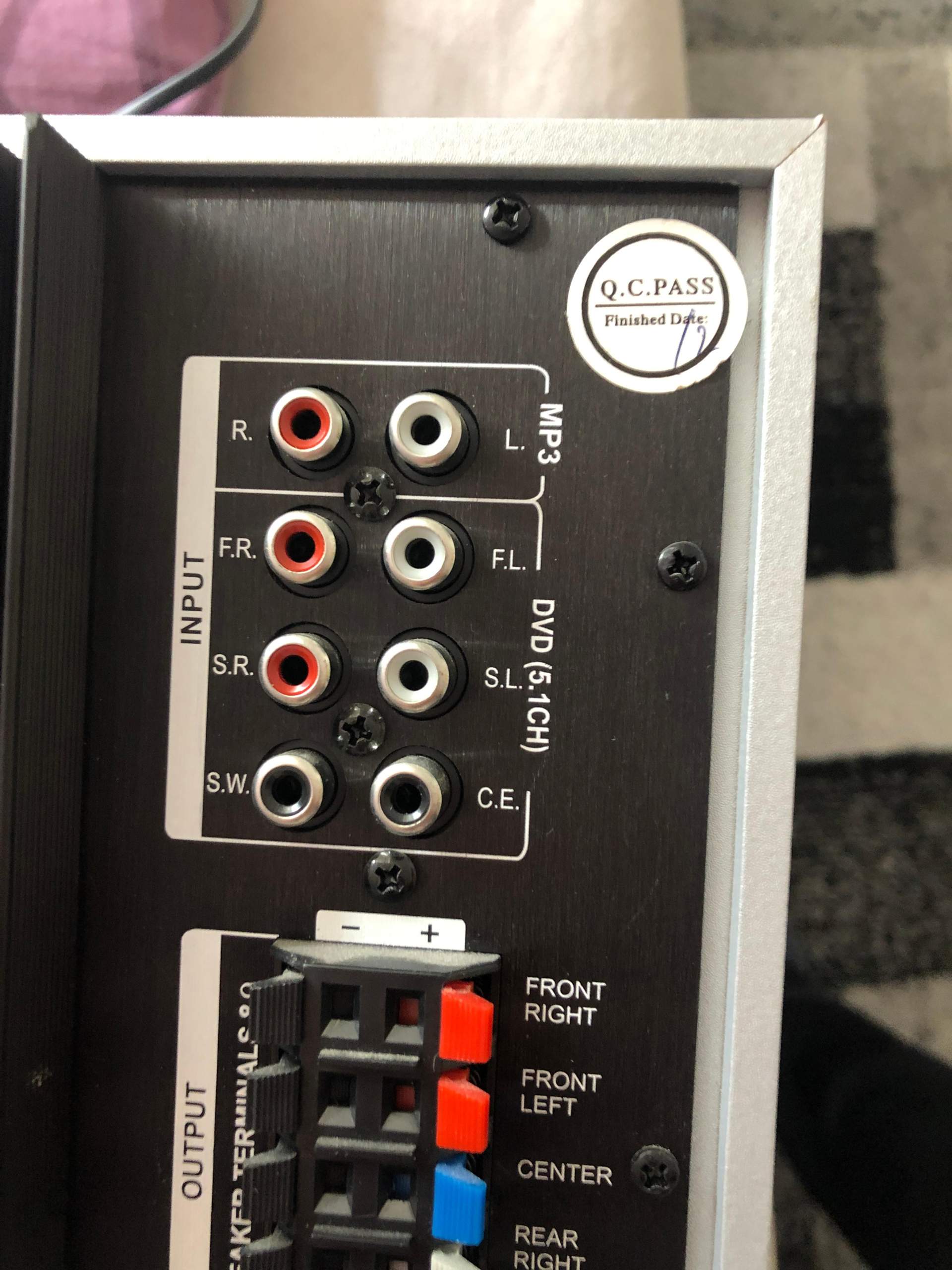 Kann ich diese Subwoofer/Lautsprecher mit meinem Monitor verbinden