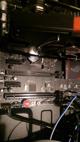 Die 3 PCIe slots (x16), eine ist von der GTX 660 besetzt. - (PC, Grafikkarte, Größe)