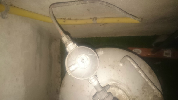 Kann ich meine Gasflasche und meinen Gasherd mit einem Gasschlauch ...