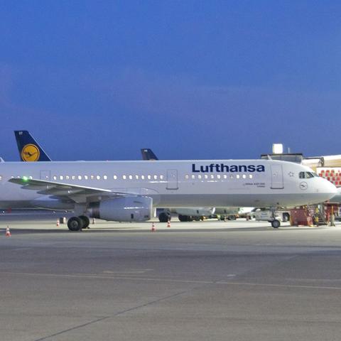 Ich würde gerne mit der Lufthansa A380 fliegen - (Flugbegleiter, Mittelschule)